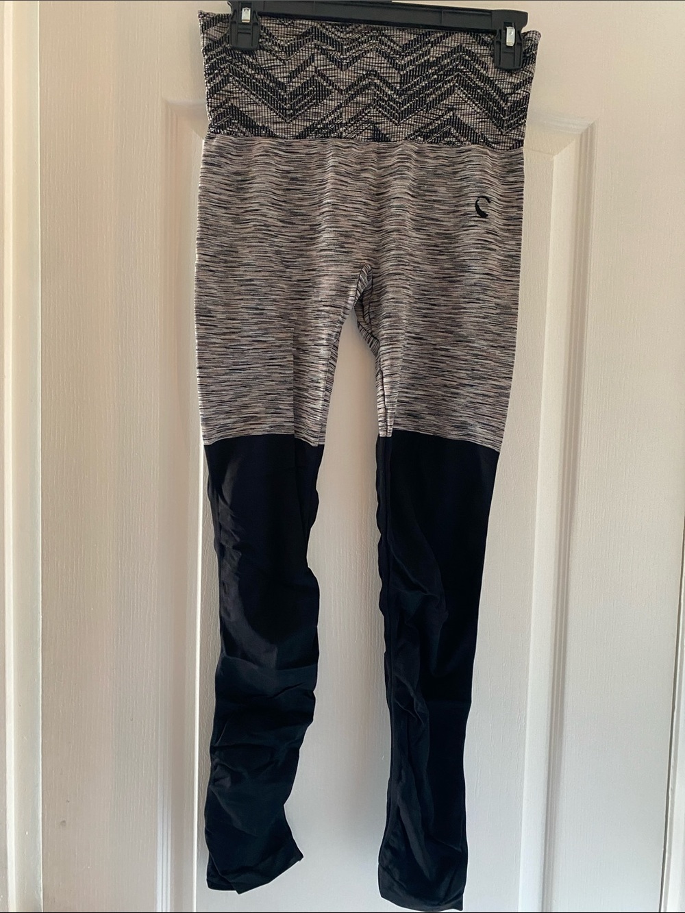 climawear Heathered Gray & Black Patterned Waist Leggings
